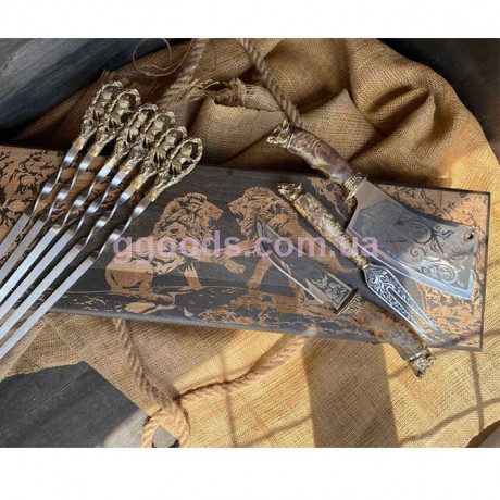 Набор шампуров Лев в деревянном кейсе с рюмками и ножом